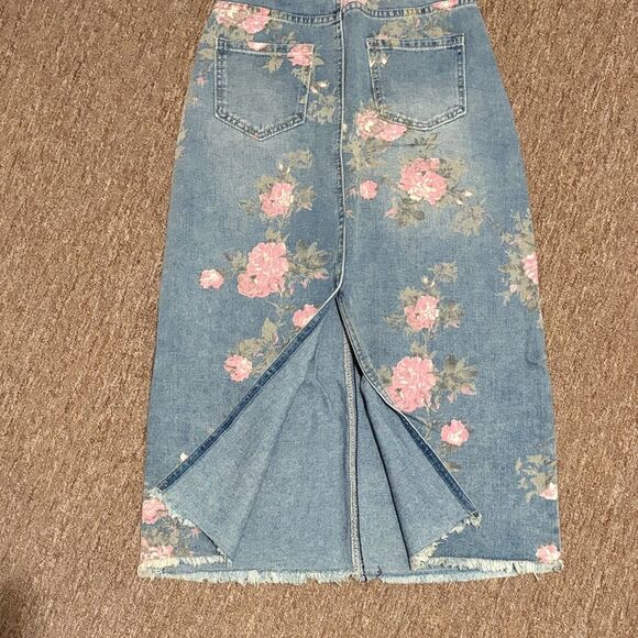 Floral Print Denim Skirt - Picture 7 of 7